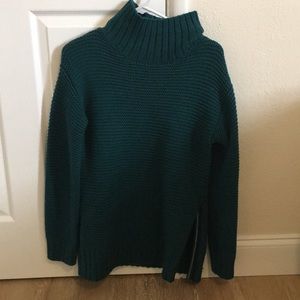 Gorgeous Lululemon winter green sweater